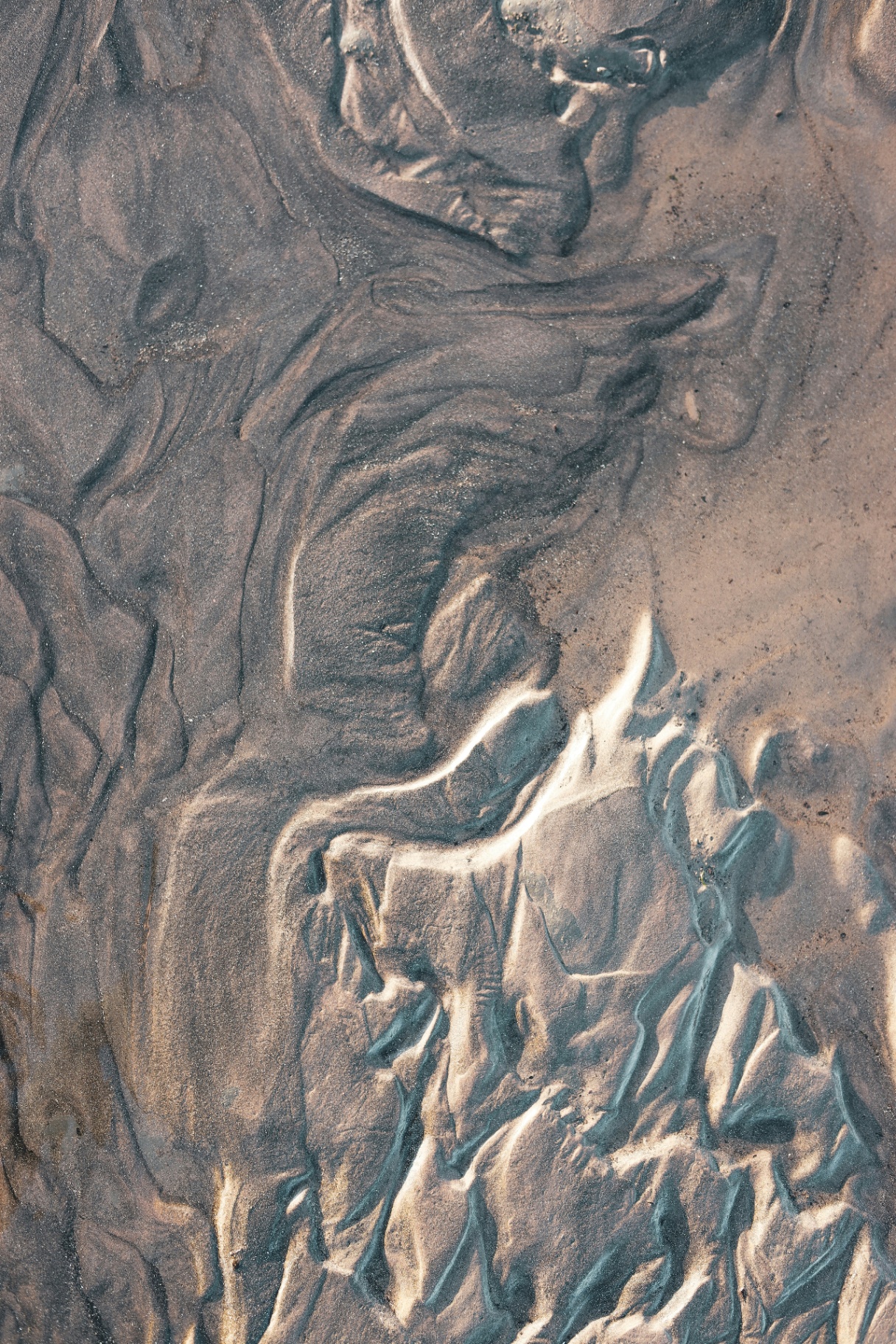 Soft white sand dunes representing the precision and clarity of Definer's fund management